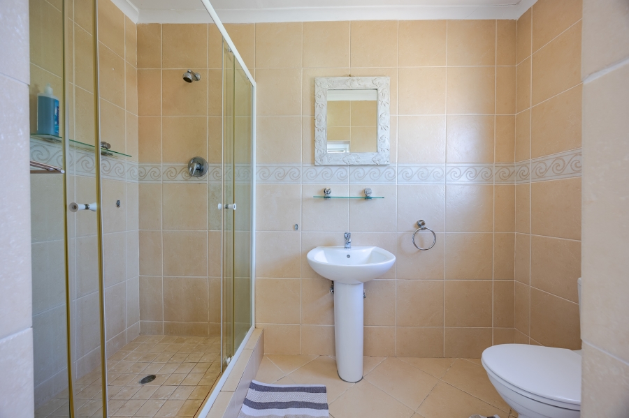 5 Bedroom Property for Sale in Flamingo Vlei Western Cape